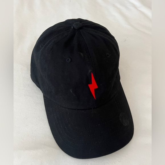 Black baseball cap with red lighting bolt - Picture 1 of 3